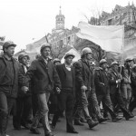 Представники страйкуючих
шахтарів Донбасу прямують 
вулицею Хрещатик на мітинг. 
Київ, 16 квітня 1991 р.